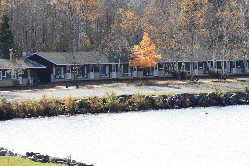 Carolyn Beach Inn Thessalon Luaran gambar