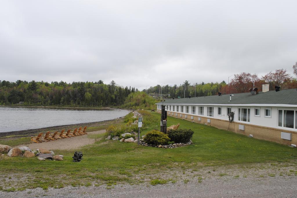 Carolyn Beach Inn Thessalon Luaran gambar